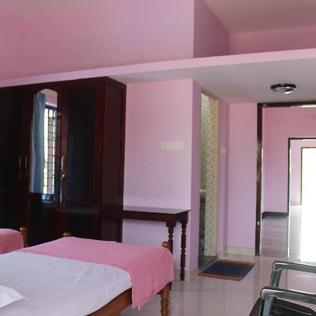 Puthenchirayil Homestay Thiruvananthapuram Екстериор снимка