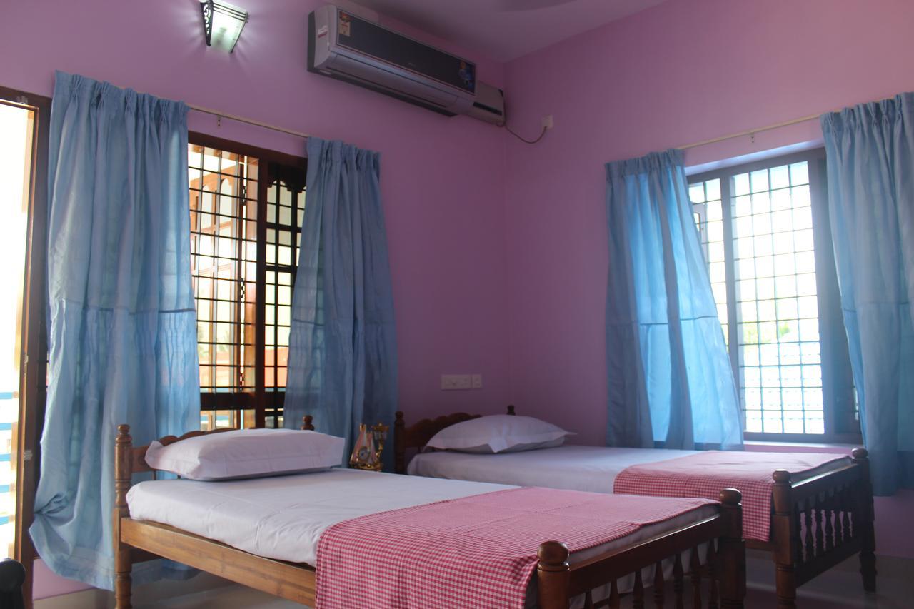 Puthenchirayil Homestay Thiruvananthapuram Екстериор снимка