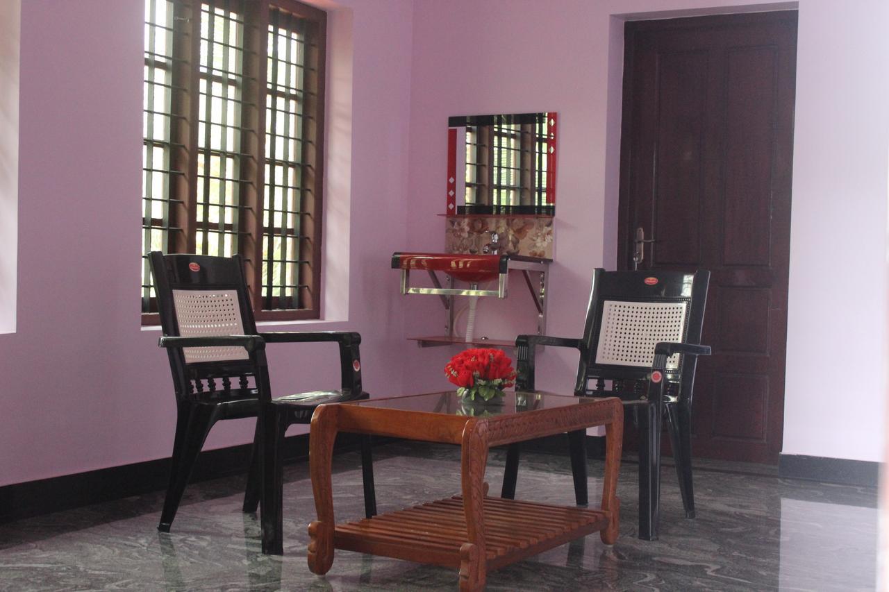 Puthenchirayil Homestay Thiruvananthapuram Екстериор снимка