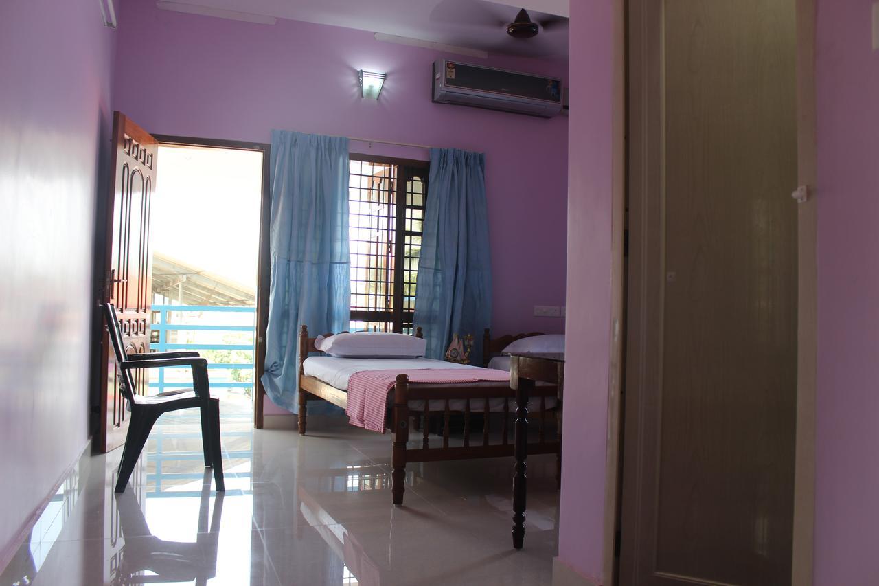 Puthenchirayil Homestay Thiruvananthapuram Екстериор снимка