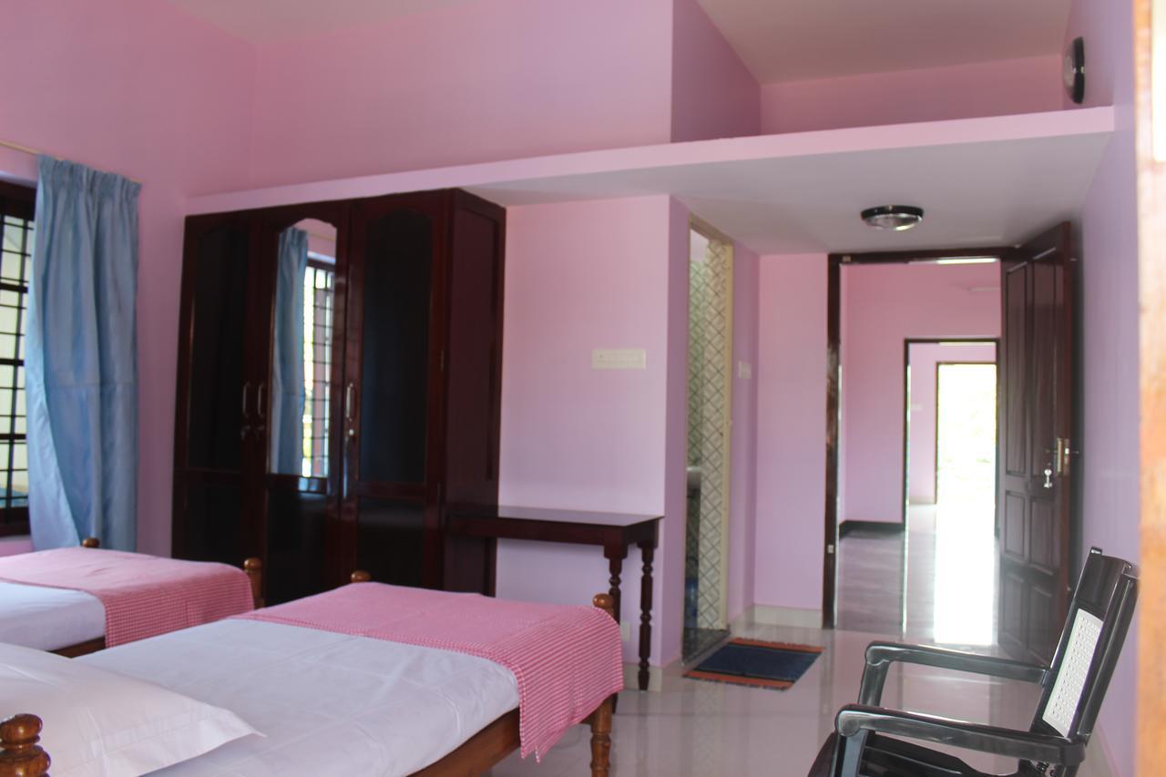 Puthenchirayil Homestay Thiruvananthapuram Екстериор снимка